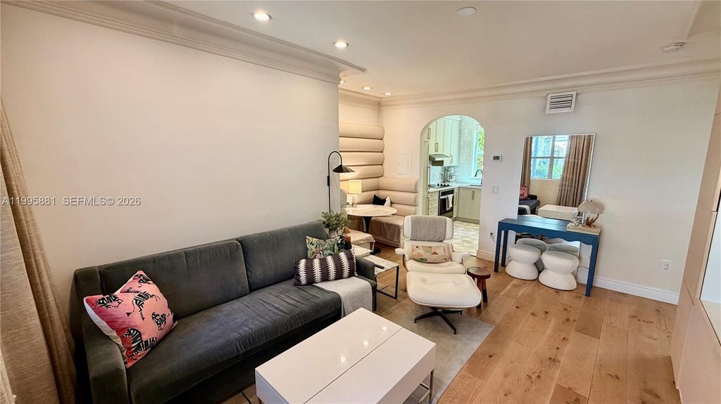 736 13th St 107, Miami Beach, FL 33139