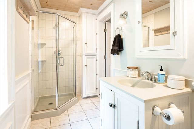 198 Samoset St, Plymouth, MA 02360