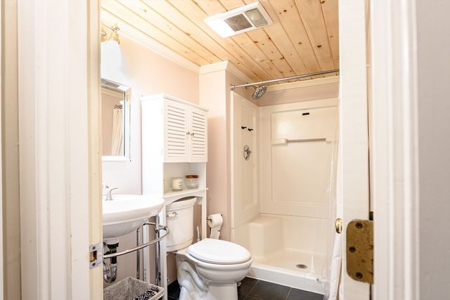 198 Samoset St, Plymouth, MA 02360
