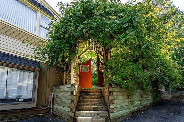 198 Samoset St, Plymouth, MA 02360
