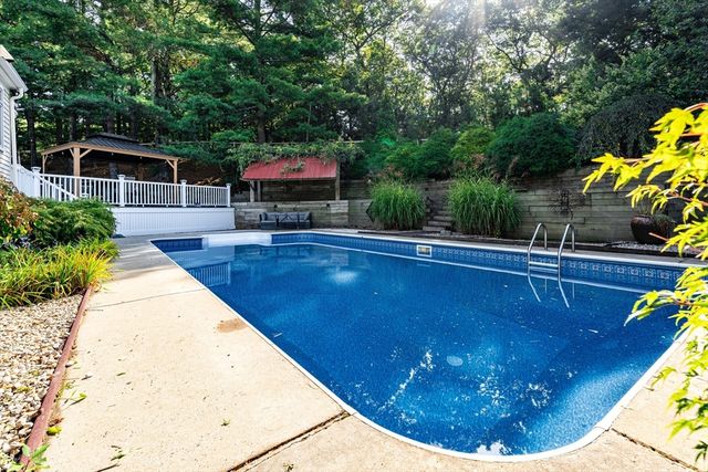 198 Samoset St, Plymouth, MA 02360