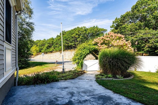 198 Samoset St, Plymouth, MA 02360
