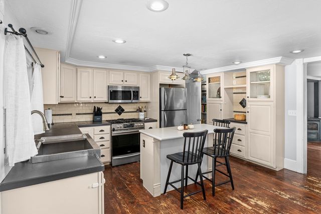198 Samoset St, Plymouth, MA 02360