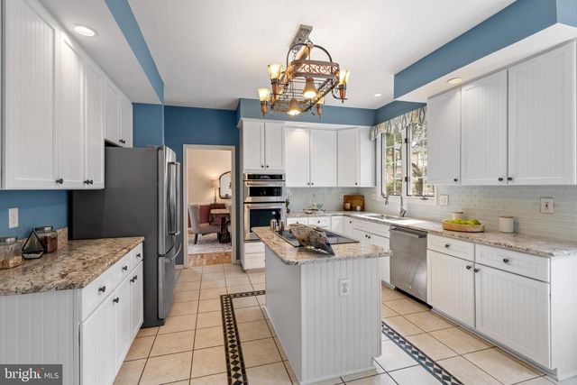 15 CASTLEWALL CT, Lutherville Timonium, MD 21093