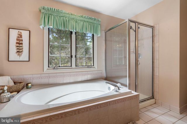 15 CASTLEWALL CT, Lutherville Timonium, MD 21093