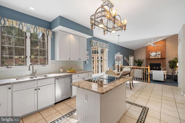 15 CASTLEWALL CT, Lutherville Timonium, MD 21093