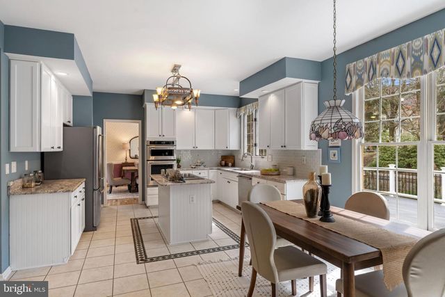 15 CASTLEWALL CT, Lutherville Timonium, MD 21093