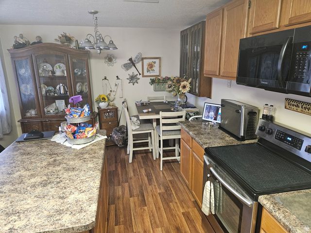 138 W GOLDEN AVE, Layton, UT 84041