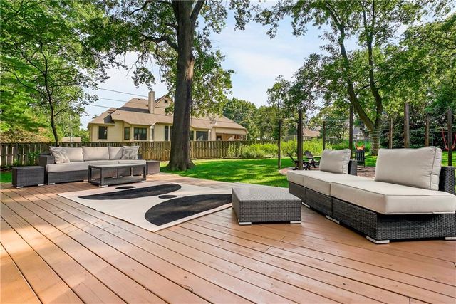 6230 Howe Drive, Fairway, KS 66205
