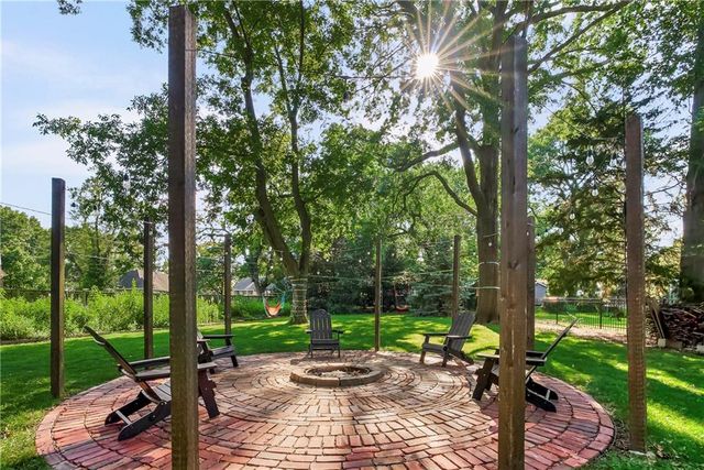 6230 Howe Drive, Fairway, KS 66205