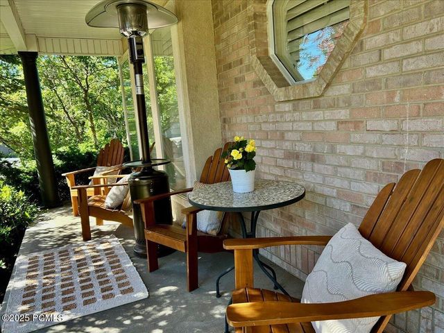 8697 Willow Green Circle, Sandy, UT 84093