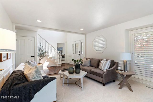 8697 Willow Green Circle, Sandy, UT 84093