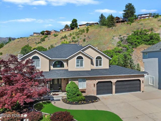 8697 Willow Green Circle, Sandy, UT 84093