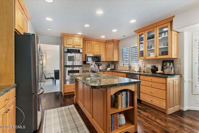 8697 Willow Green Circle, Sandy, UT 84093