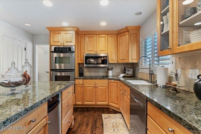 8697 Willow Green Circle, Sandy, UT 84093