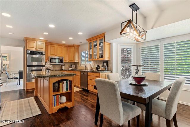 8697 Willow Green Circle, Sandy, UT 84093