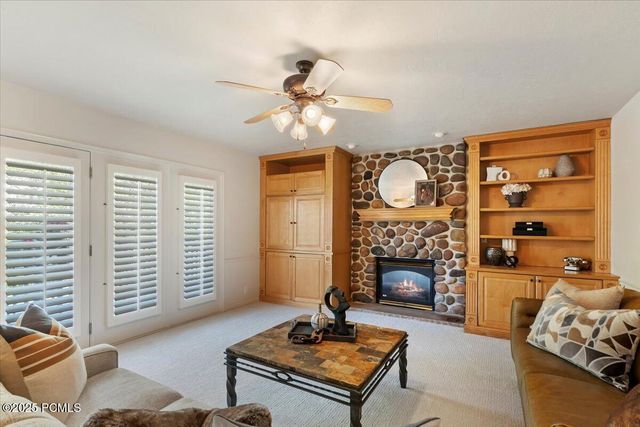8697 Willow Green Circle, Sandy, UT 84093