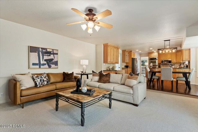 8697 Willow Green Circle, Sandy, UT 84093