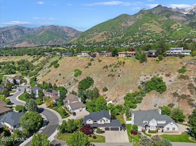 8697 Willow Green Circle, Sandy, UT 84093
