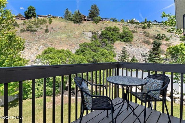 8697 Willow Green Circle, Sandy, UT 84093