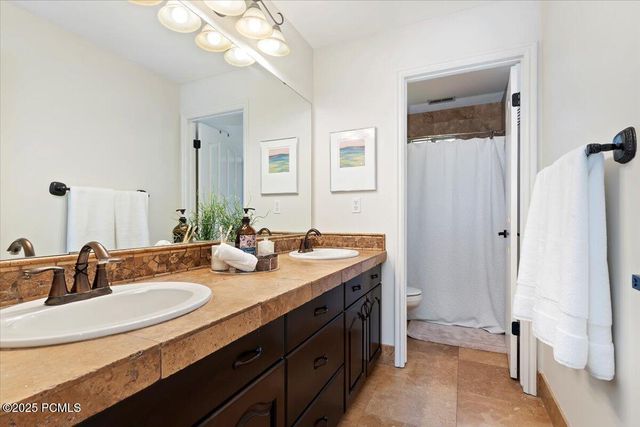 8697 Willow Green Circle, Sandy, UT 84093