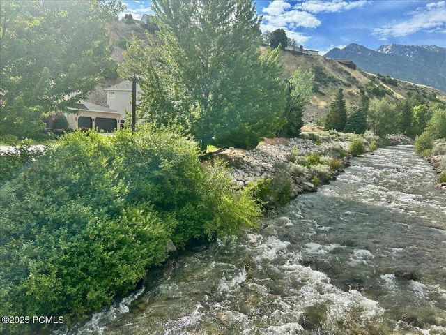 8697 Willow Green Circle, Sandy, UT 84093