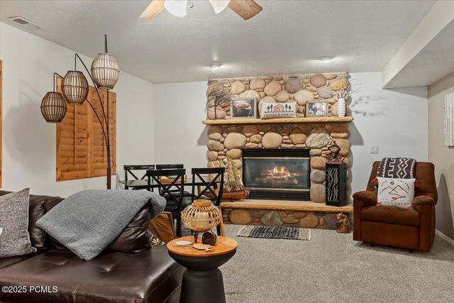 8697 Willow Green Circle, Sandy, UT 84093
