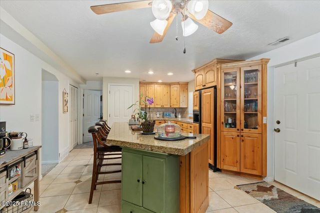 8697 Willow Green Circle, Sandy, UT 84093