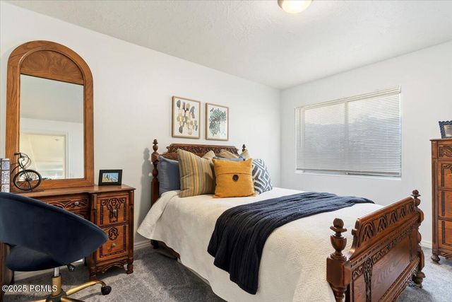 8697 Willow Green Circle, Sandy, UT 84093