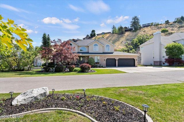 8697 Willow Green Circle, Sandy, UT 84093
