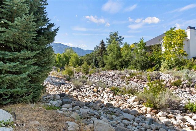 8697 Willow Green Circle, Sandy, UT 84093