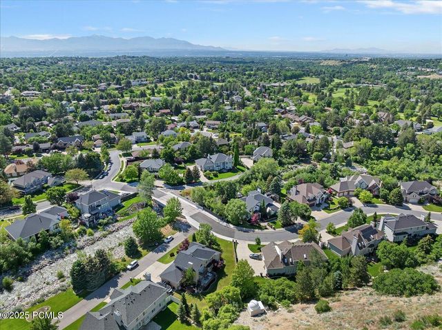 8697 Willow Green Circle, Sandy, UT 84093