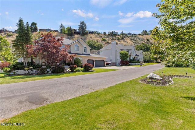 8697 Willow Green Circle, Sandy, UT 84093