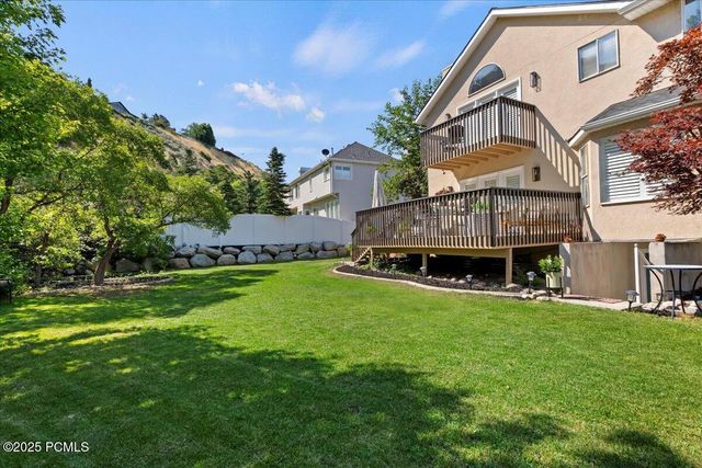 8697 Willow Green Circle, Sandy, UT 84093