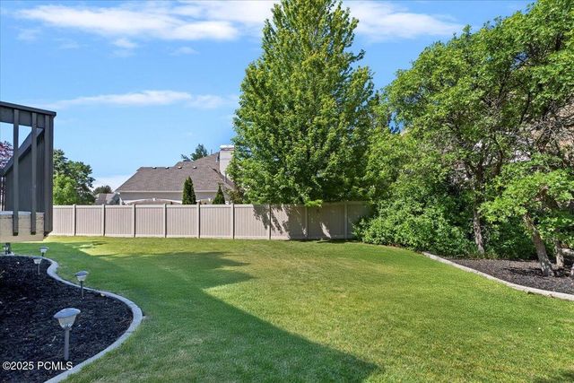 8697 Willow Green Circle, Sandy, UT 84093