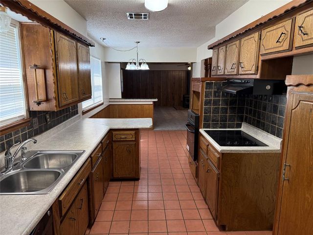 708 Wilkinson Drive, Moore, OK 73160