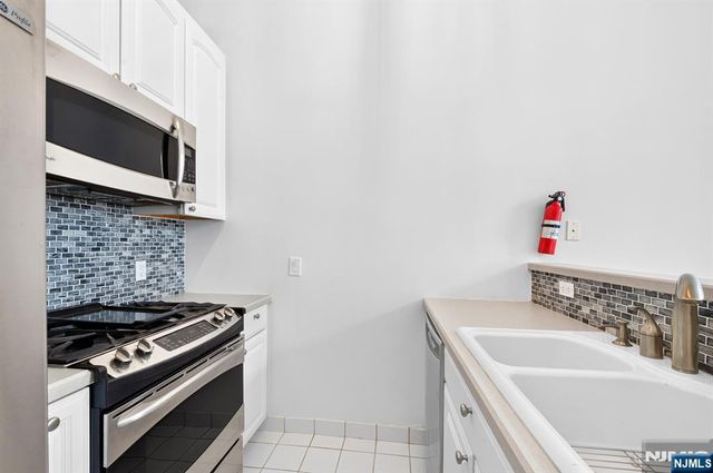 518 Gregory Avenue A-425, Weehawken, NJ 07086