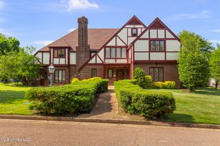 316 Meadow Creek Place, Jackson, MS 39211