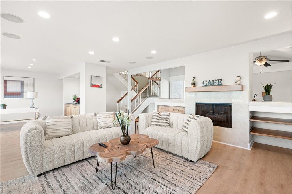 Image 11 of property listing at 25 LakeView 60, Irvine, CA 92604