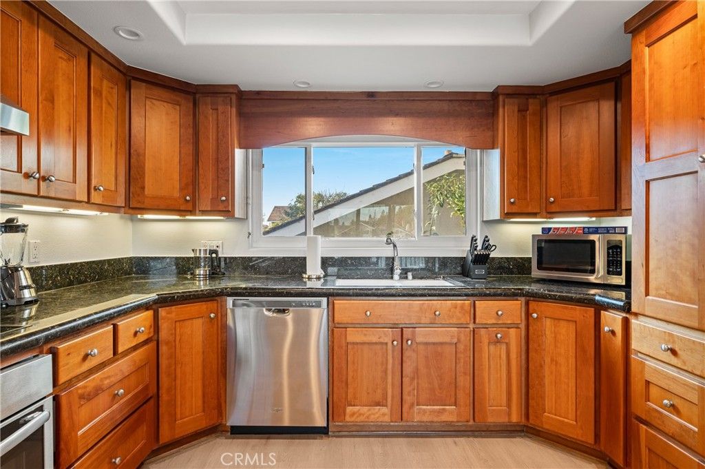 Image 15 of property listing at 25 LakeView 60, Irvine, CA 92604