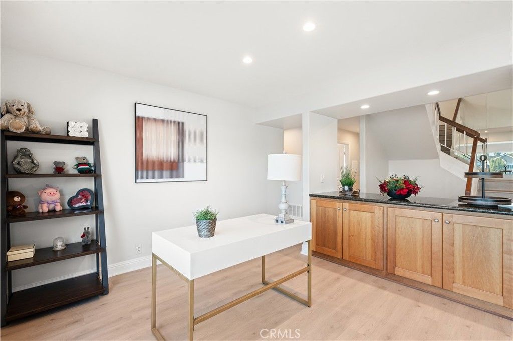 Image 18 of property listing at 25 LakeView 60, Irvine, CA 92604