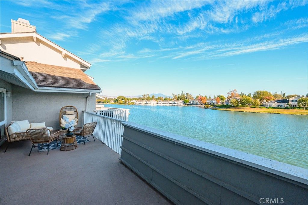 Image 2 of property listing at 25 LakeView 60, Irvine, CA 92604