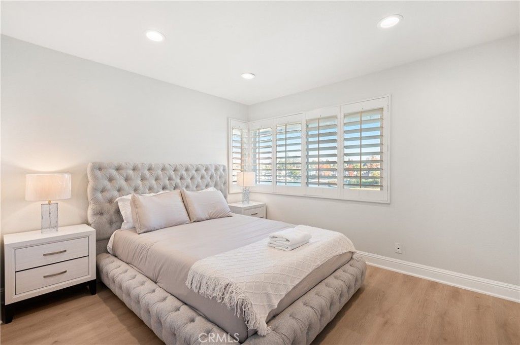 Image 27 of property listing at 25 LakeView 60, Irvine, CA 92604