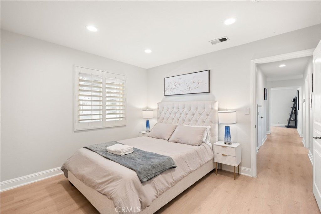 Image 30 of property listing at 25 LakeView 60, Irvine, CA 92604