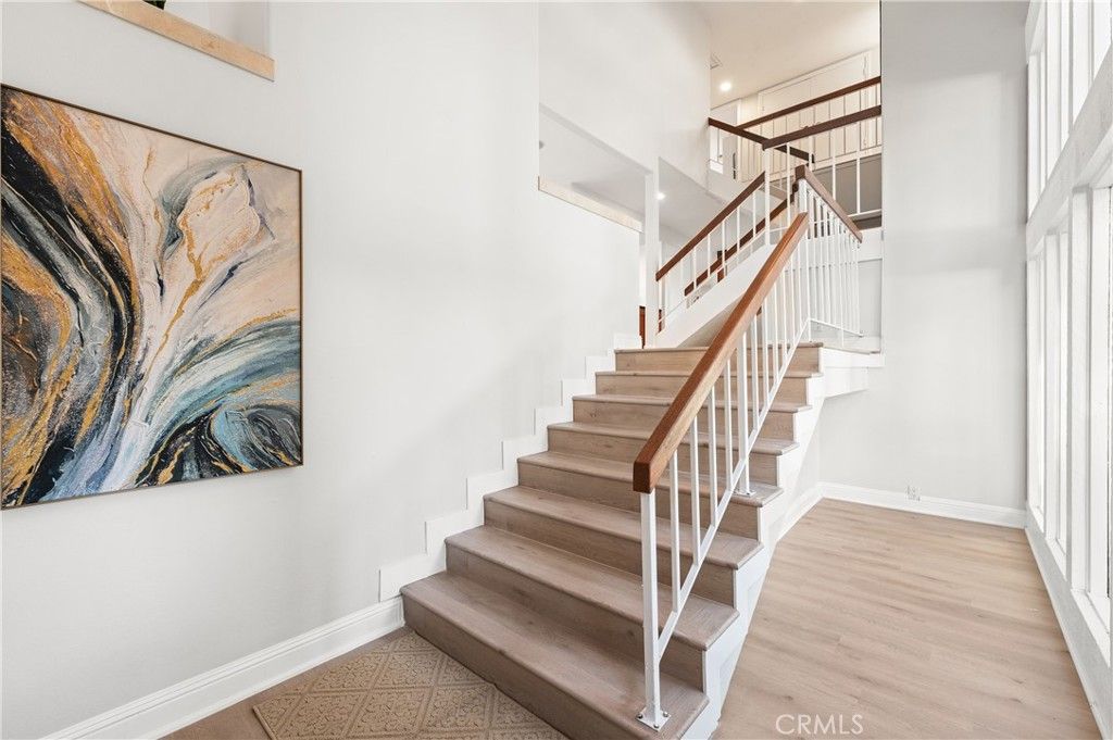 Image 6 of property listing at 25 LakeView 60, Irvine, CA 92604