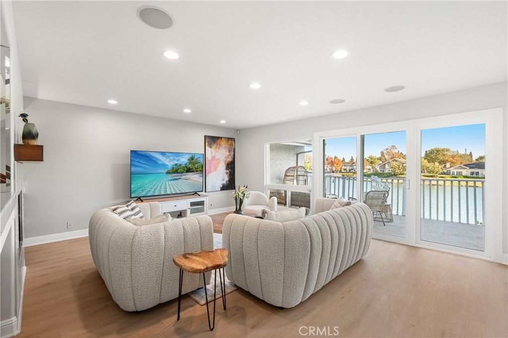 Image 7 of property listing at 25 LakeView 60, Irvine, CA 92604