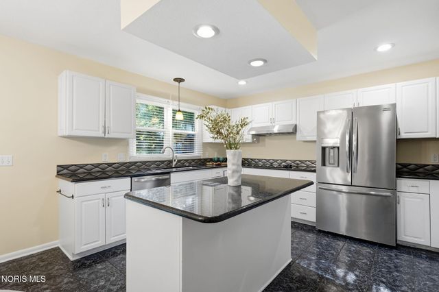 2716 Stoneleigh Drive, Toledo, OH 43617