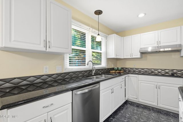 2716 Stoneleigh Drive, Toledo, OH 43617