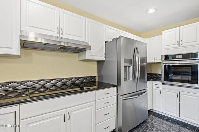 2716 Stoneleigh Drive, Toledo, OH 43617