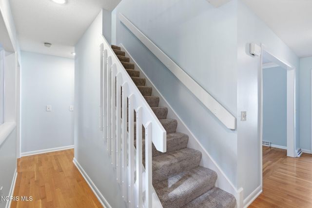 2716 Stoneleigh Drive, Toledo, OH 43617